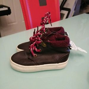Boys burgungy leather sneakers